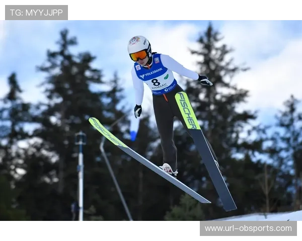 聚光灯下的年轻选手:17岁小将首次国际大赛表情凝重 聚光灯下的年轻选手:17岁小将首次国际大赛表情凝重