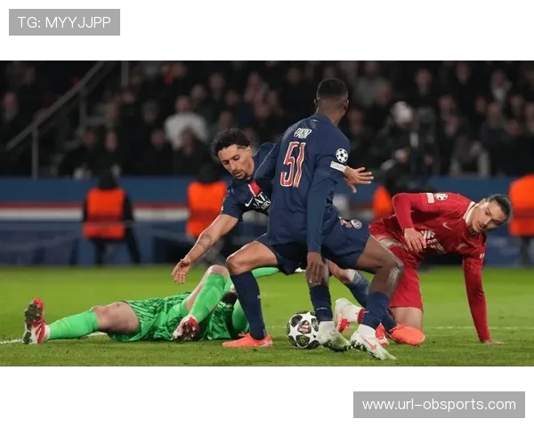 门德斯头球破门瞬间，巴黎替补席狂欢反应